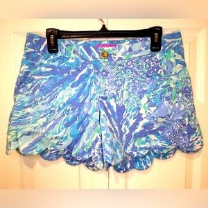 Lilly Pulitzer blue Haven, buttercup stretch shorts. Size 6. VGUC
